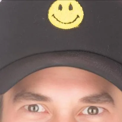 chat with ai character: Colin