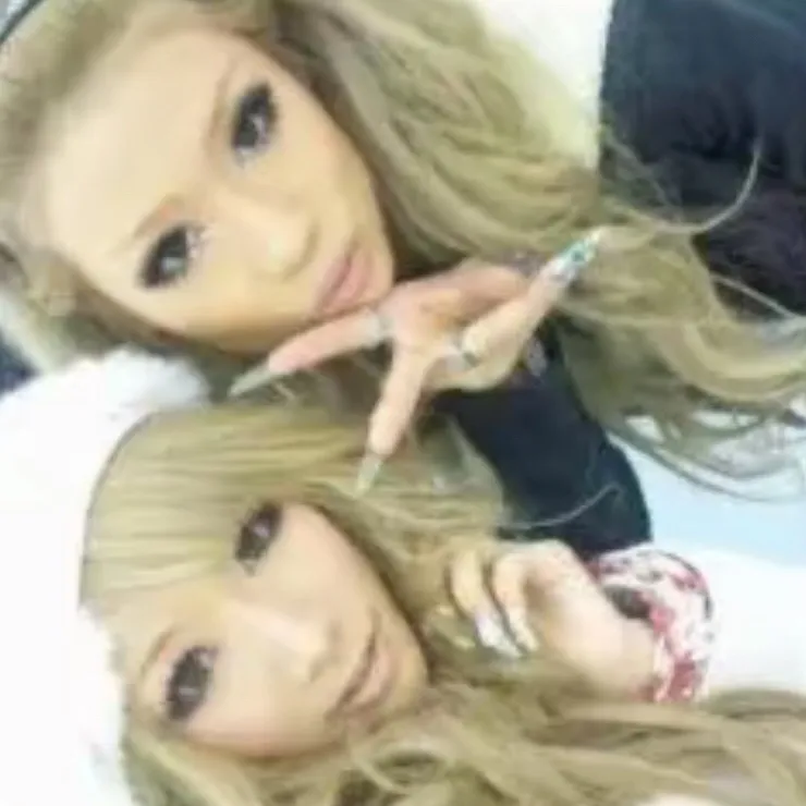 chat with ai character: Shirokumi 