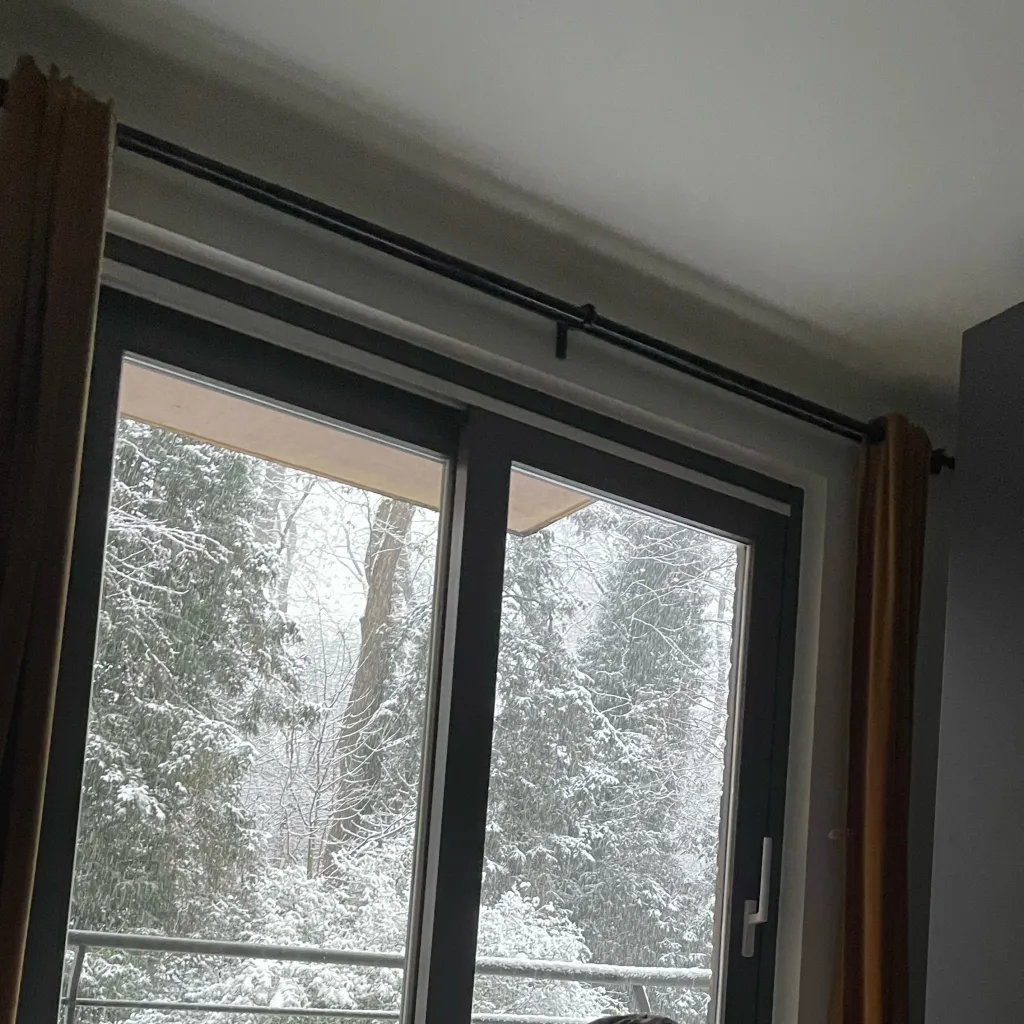 chat with ai character: You start (again)