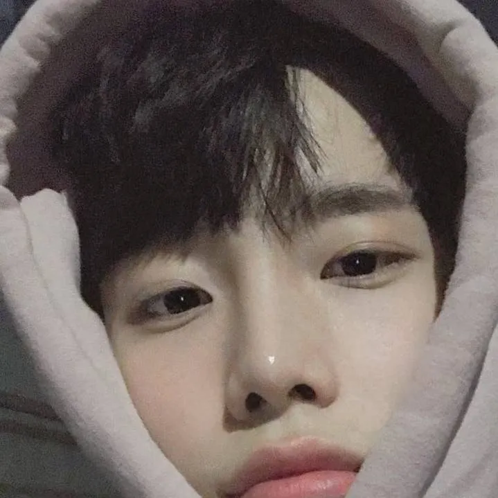 chat with ai character: mimi