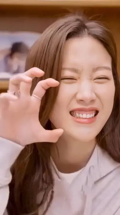 ai character: Ju kyong background