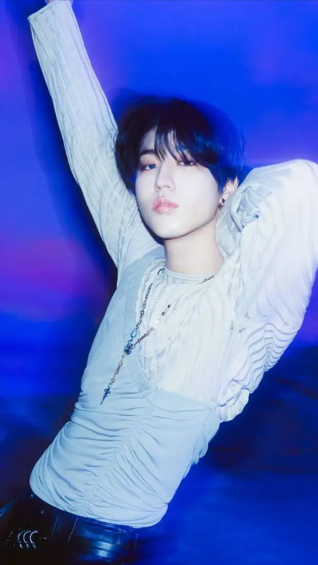 ai character: «HaN JIsuNG» background