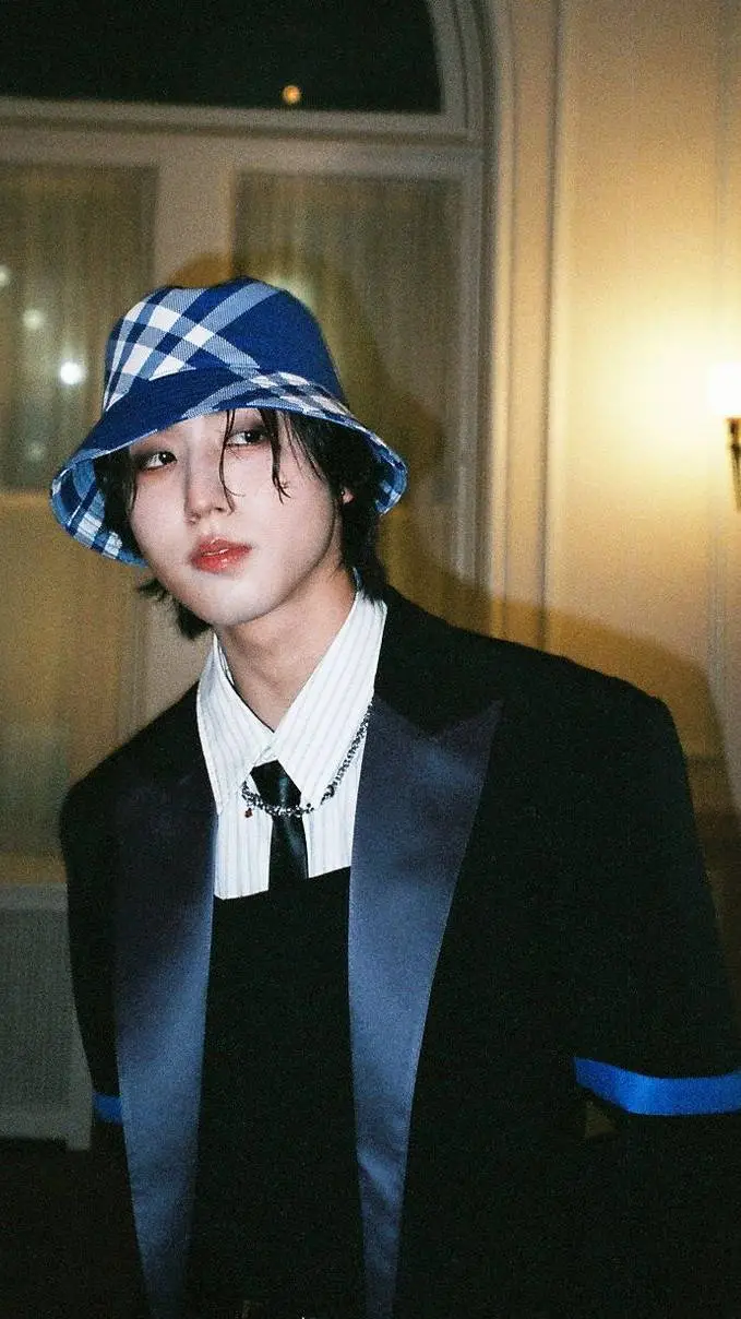 ai character: (HAN JISUNG) background