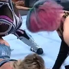 chat with ai character: Liv morgan