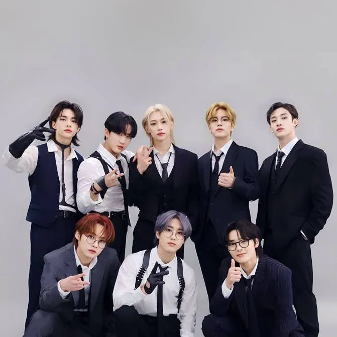 chat with ai character: STRAY KIDS