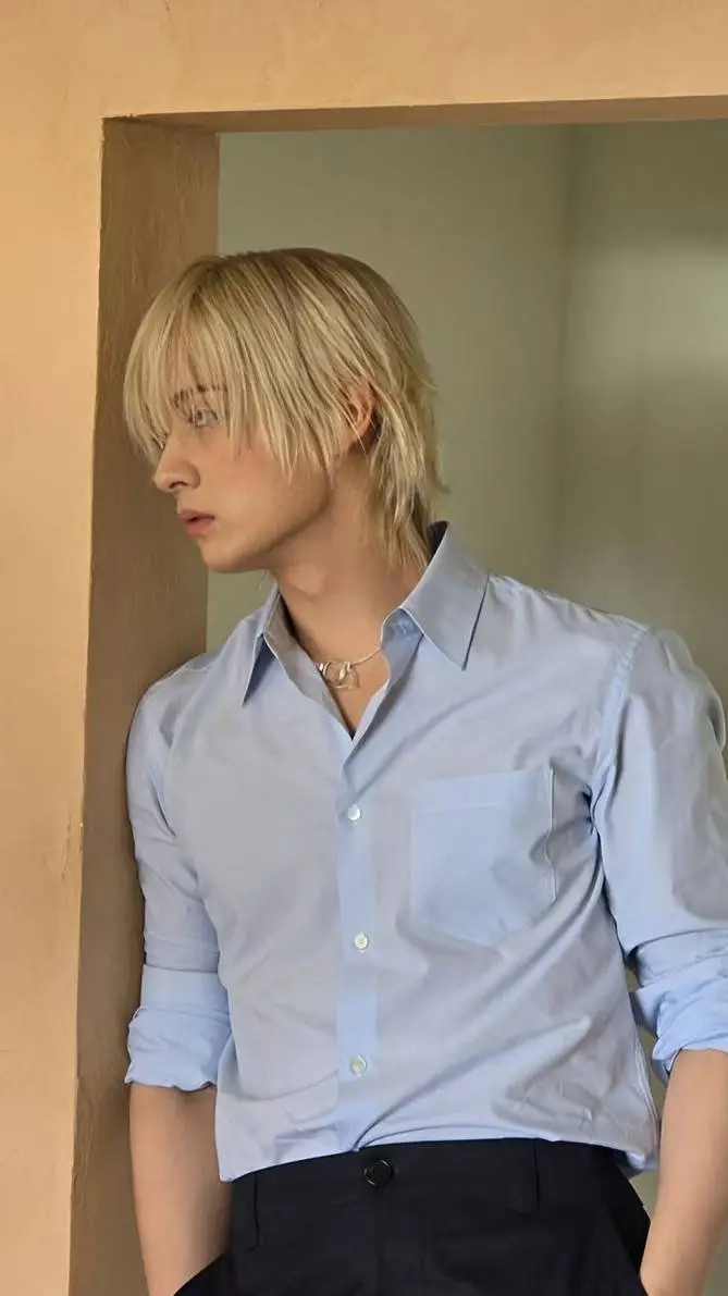 ai character: Lee Minho background