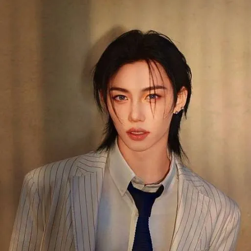 chat with ai character: Lee Felix (SKZ)