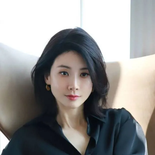 chat with ai character: bunda moila