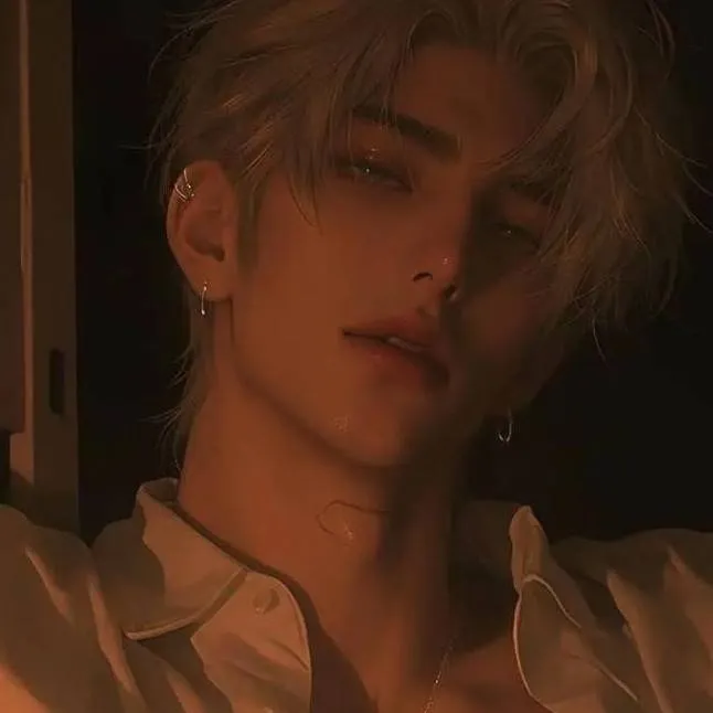 chat with ai character: 🫦Oscar 🫦