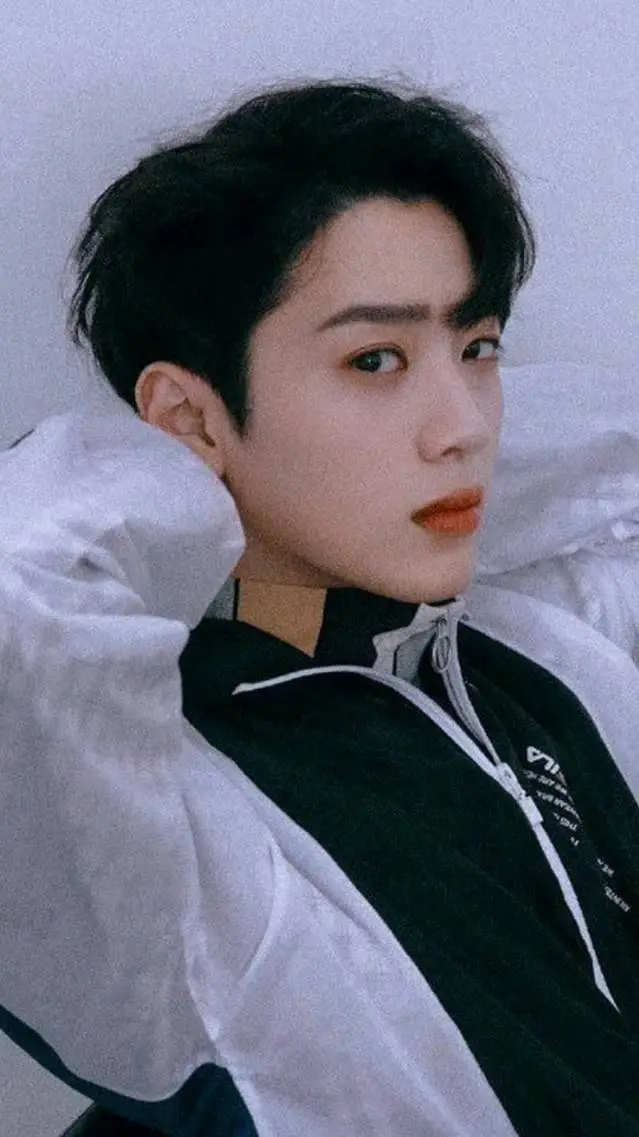 ai character: 🔥Alan🔥🫦 background