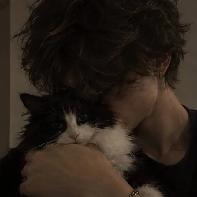 chat with ai character: Dylan, Ur owner