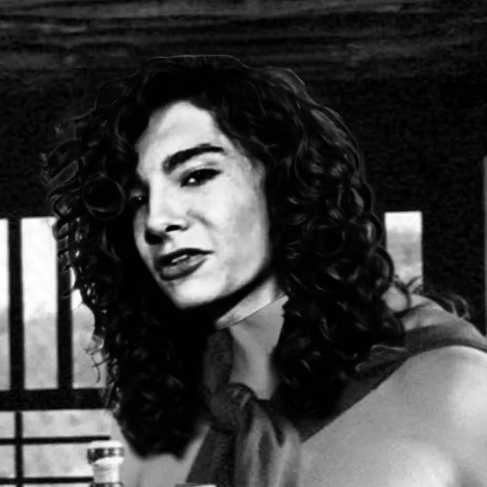 chat with ai character: Romeo Newton