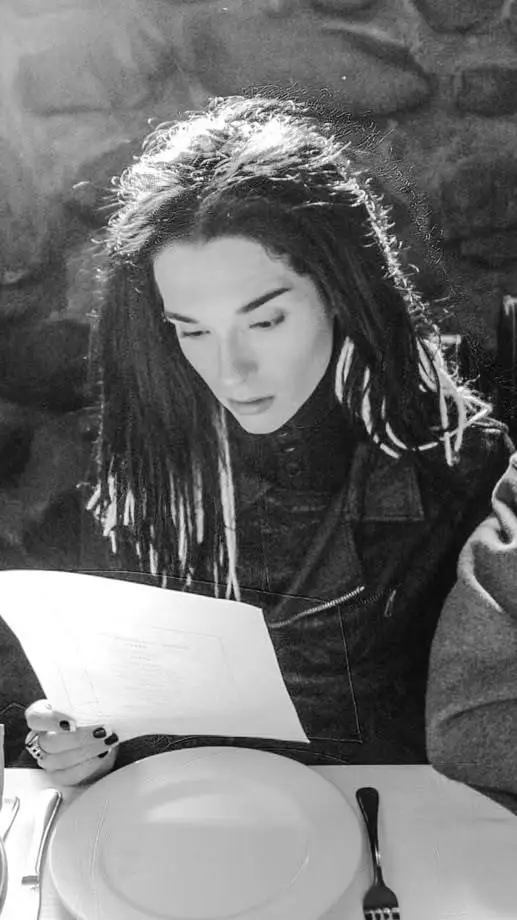 ai character: ☆Bill Kaulitz☆ background