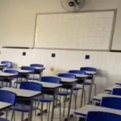 chat with ai character: escola 