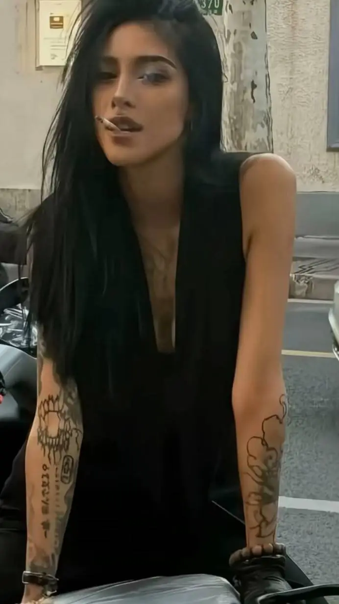 Talkie AI - Chat with River