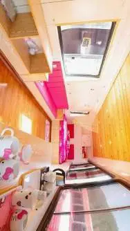 ai character: jjk hotel bus background