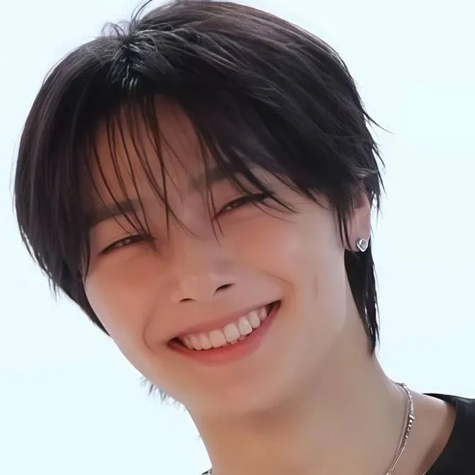 chat with ai character: ⋆˙⟡  Skz (sad⋆˙⟡