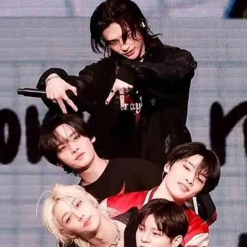 chat with ai character: ⋆˙⟡SKZ⋆˙⟡