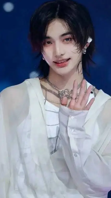ai character: •hyunjin• background