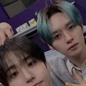chat with ai character: 💚🩷~{Minsung}~🩷💚
