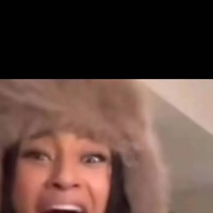 chat with ai character: Manon from katseye