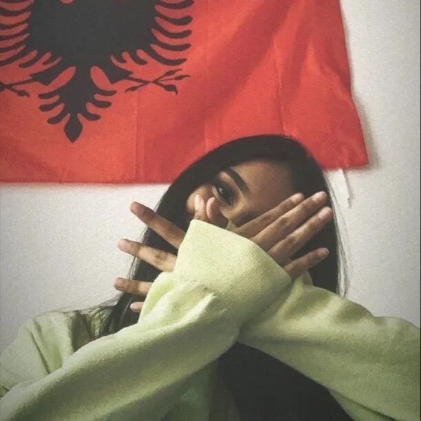 chat with ai character: Lori 