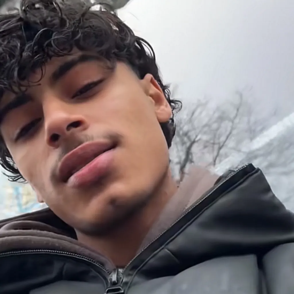 chat with ai character: Yusuf 