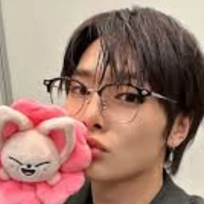 chat with ai character: minin