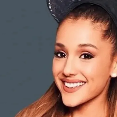 chat with ai character: Ariana Grande￼