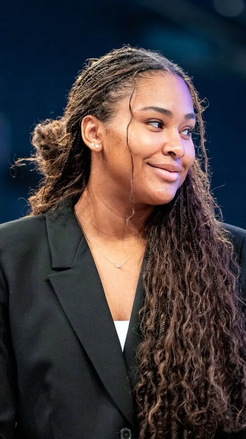 Talkie AI - Chat with Sarah Strong