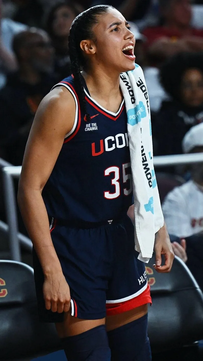 ai character: Azzi Fudd background