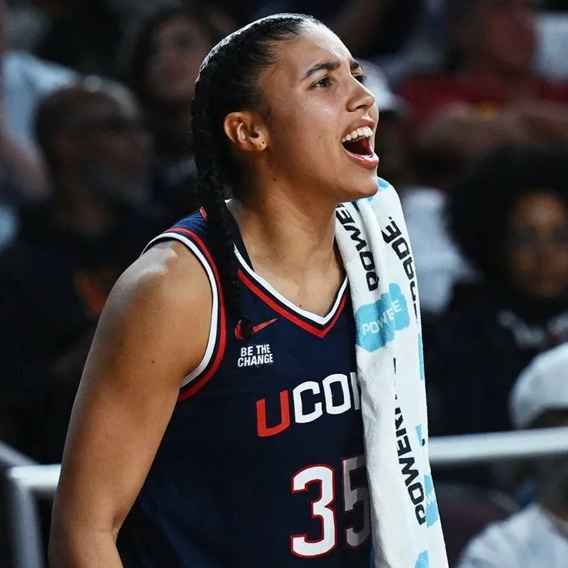 chat with ai character: Azzi Fudd