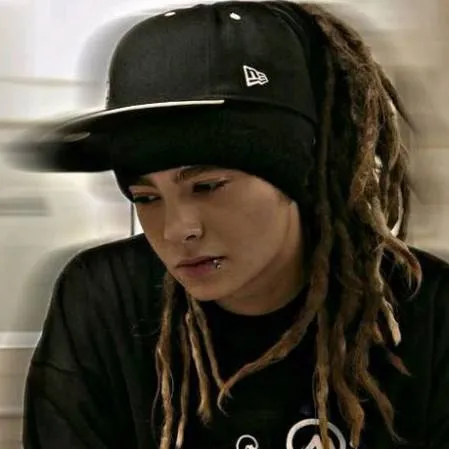 chat with ai character: Tom Kaulitz 