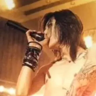 chat with ai character: Bill Kaulitz 