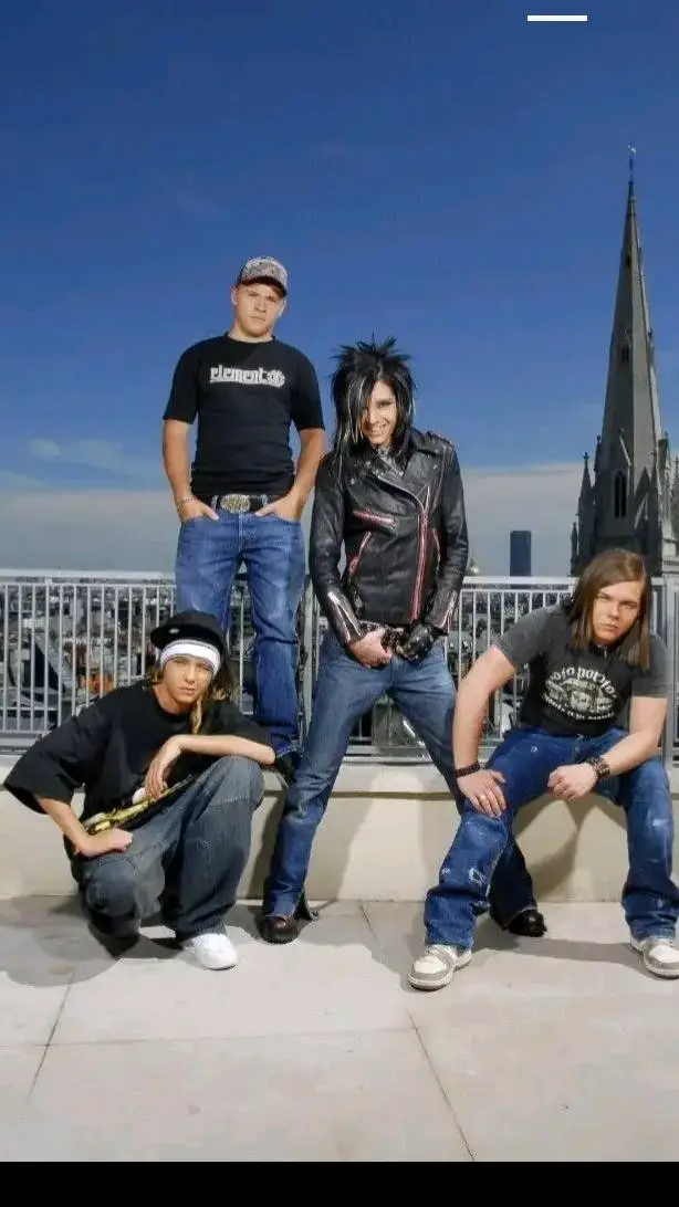 ai character: Tokio hotel  background