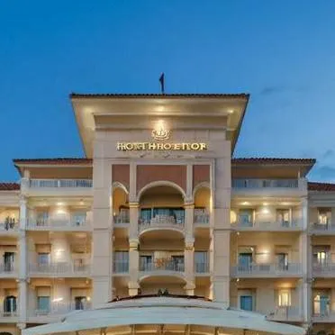 chat with ai character: grand lion hotel 
