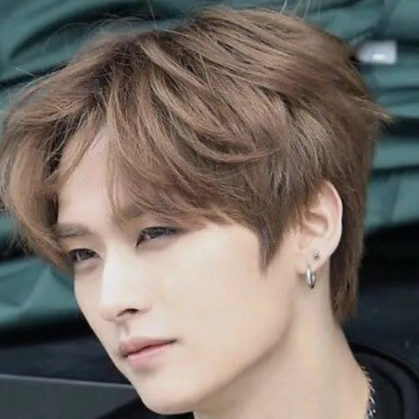 chat with ai character: {•°LEE KNOW °•}