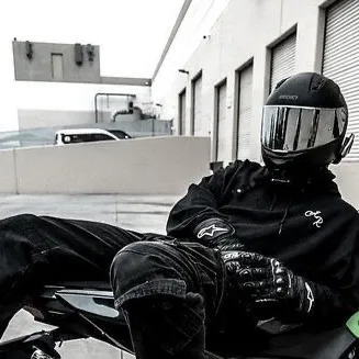 chat with ai character: Elijah 🩷