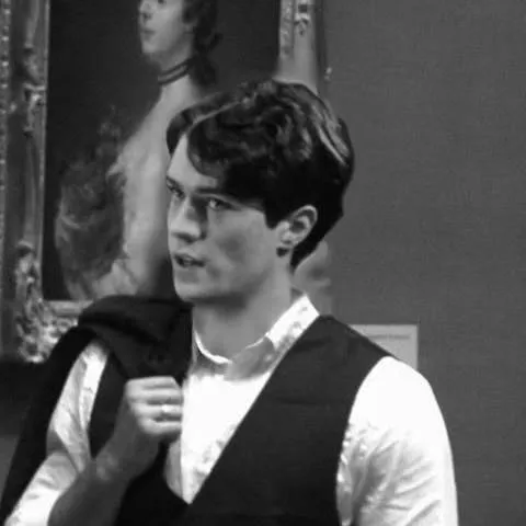 chat with ai character: Christian Coulson.