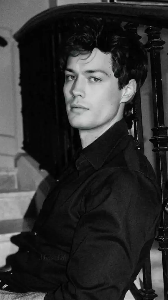 ai character: Christian Coulson background