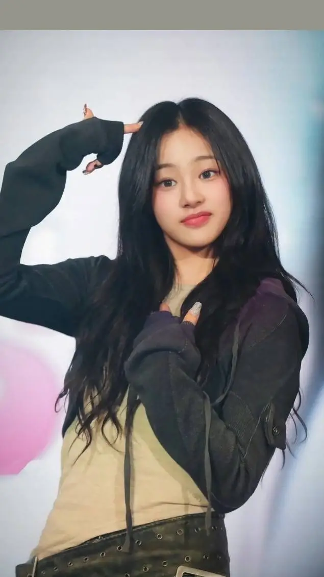 ai character: Min-ji  background