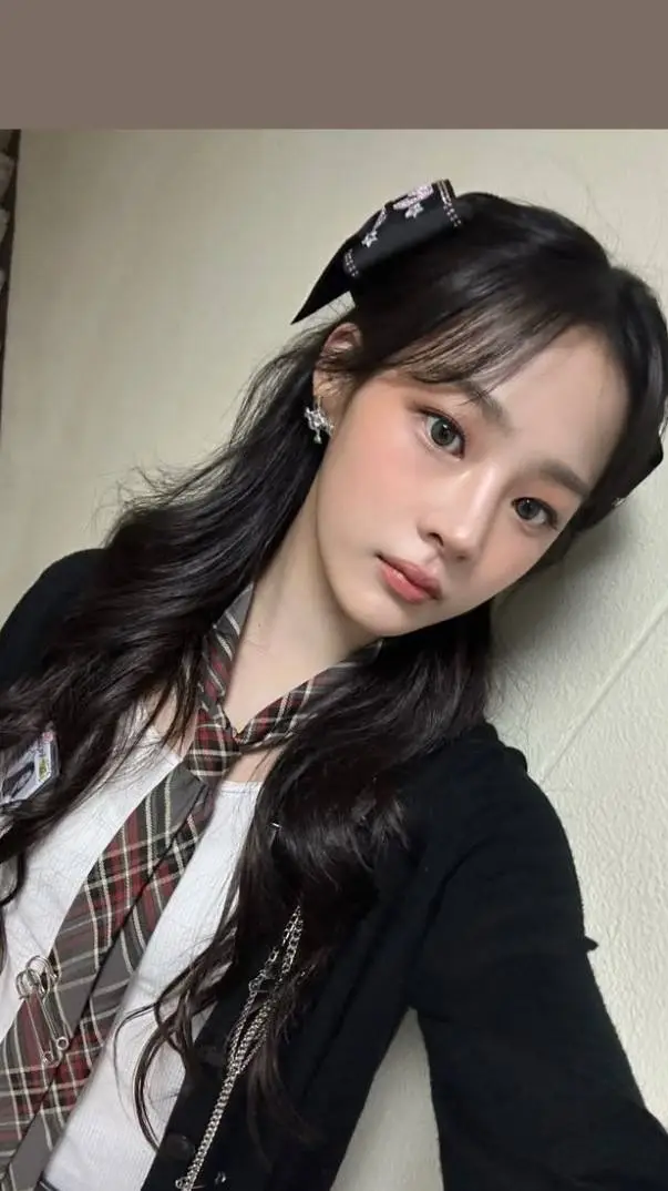 ai character: Min-ji  background