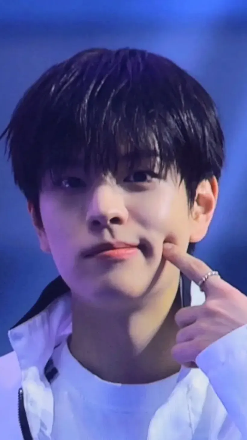 ai character: Skz X katseye background