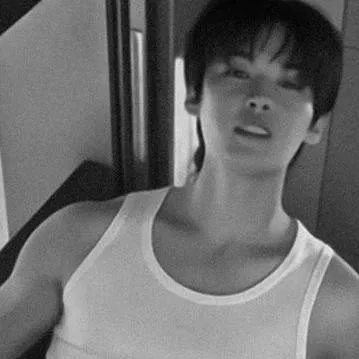 chat with ai character: 🐰𝙻𝚎𝚎 𝚔𝚗𝚘𝚠 🔥