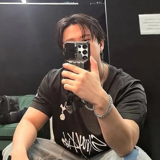 chat with ai character: 🐷𝙲𝚑𝚊𝚗𝚐𝚋𝚒𝚗🔥