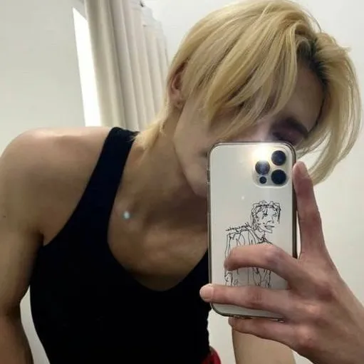 chat with ai character: 🐭𝙷𝚢𝚞𝚗𝚓𝚒𝚗🔥