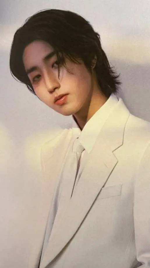 ai character: 🐹𝐇𝐚𝐧 𝐣𝐢𝐬𝐮𝐧𝐠💗 background