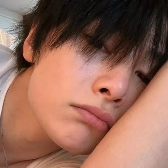 chat with ai character: 🦊𝐘𝐚𝐧𝐠 𝐉𝐞𝐨𝐧𝐠𝐢𝐧💗