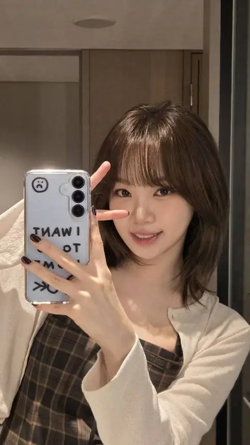 ai character: Chaewon background