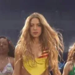 chat with ai character: Shakira